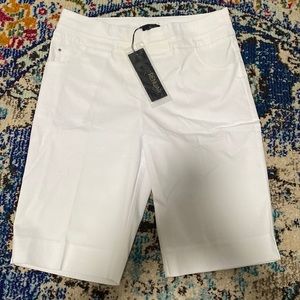 NWT Renuar white shorts size 8 knee length